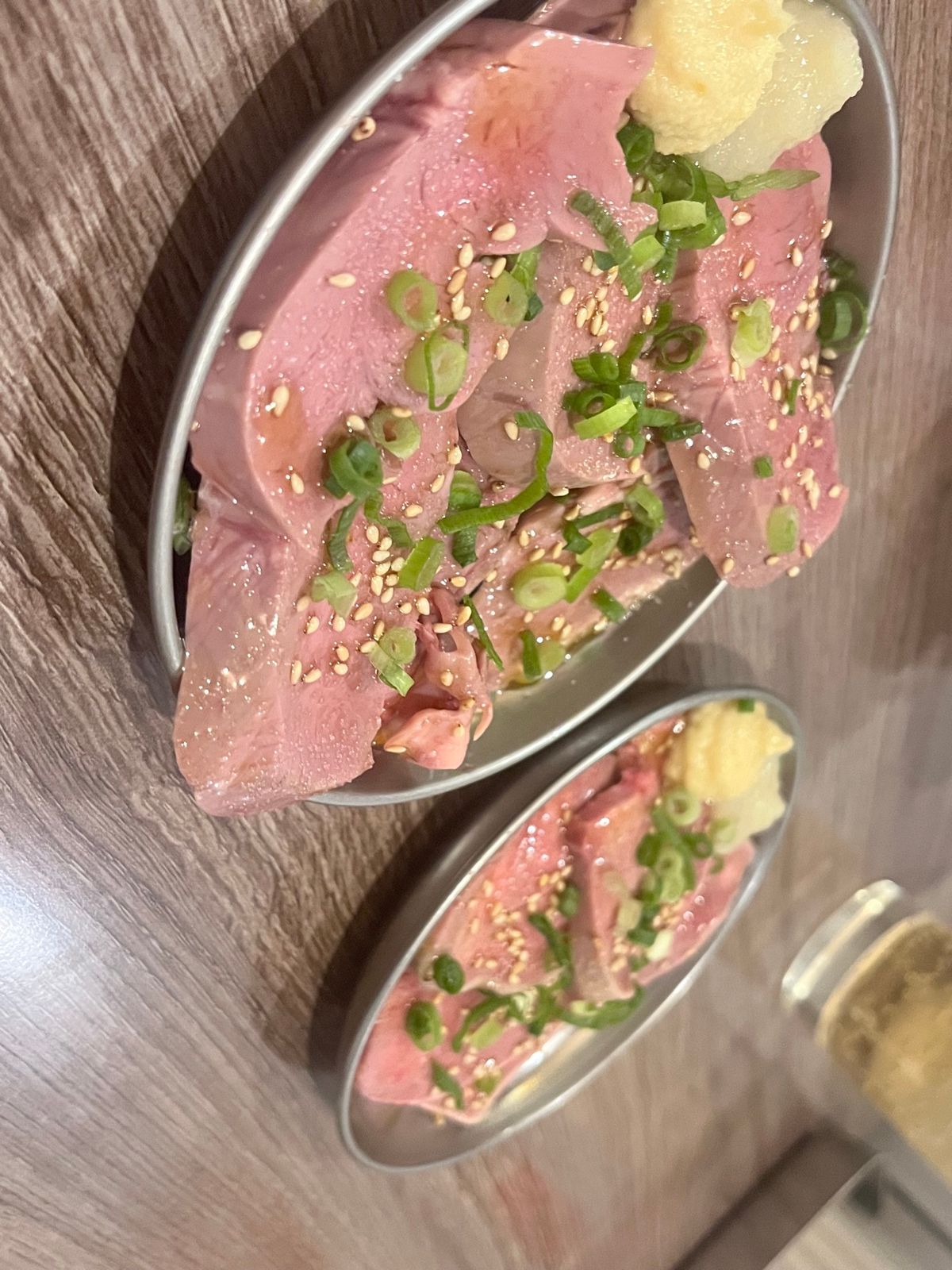 2日目の夜はまおまおと合流して長岡駅近くにある肉刺しへ
2人ともまだまおま...