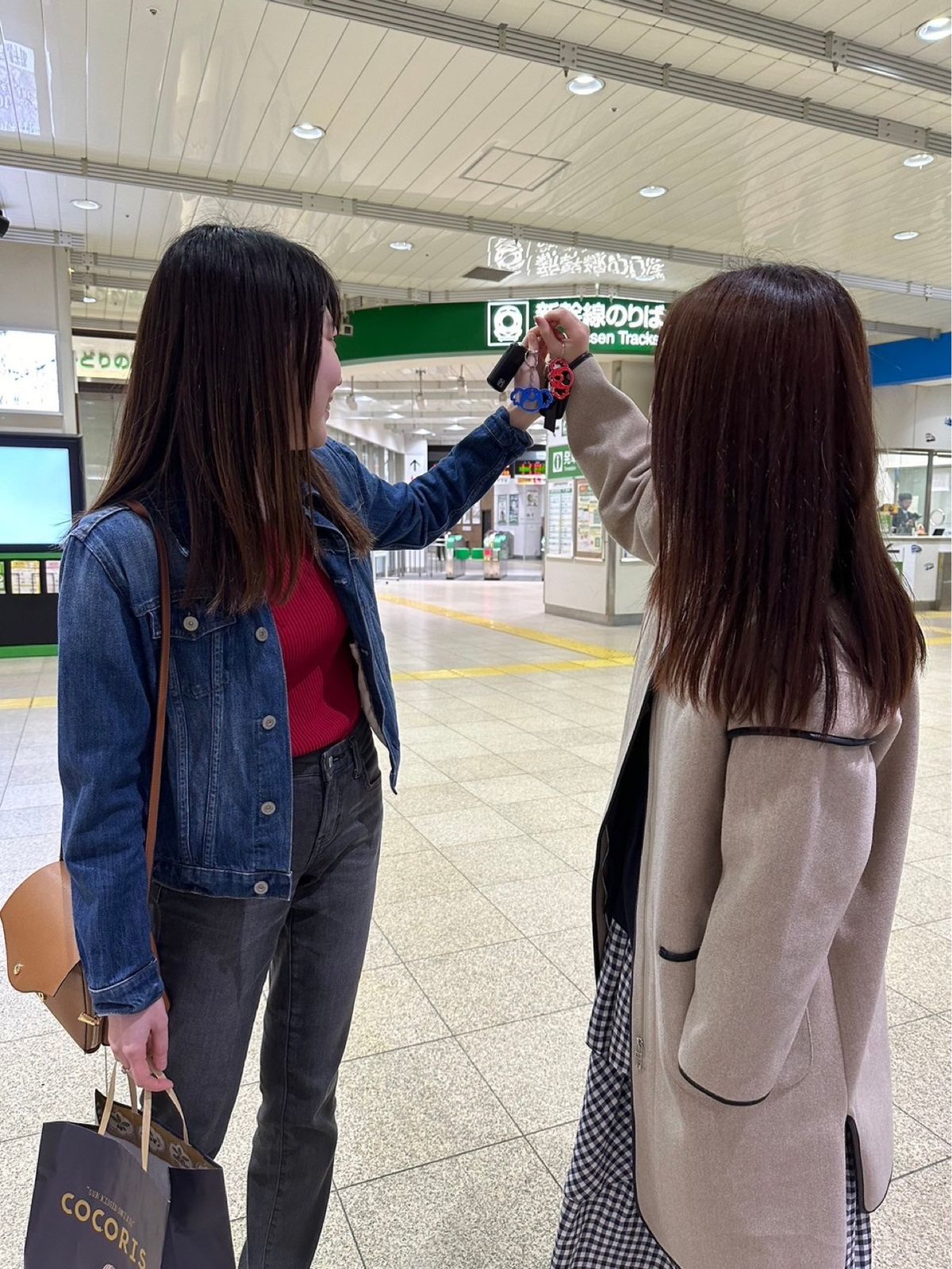 2日目の夜はまおまおと合流して長岡駅近くにある肉刺しへ
2人ともまだまおま...