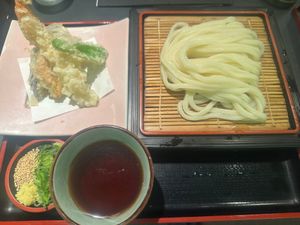 2日目！！
海沿いドライブして香川まで来た🚗
本場のうどん堪能！！