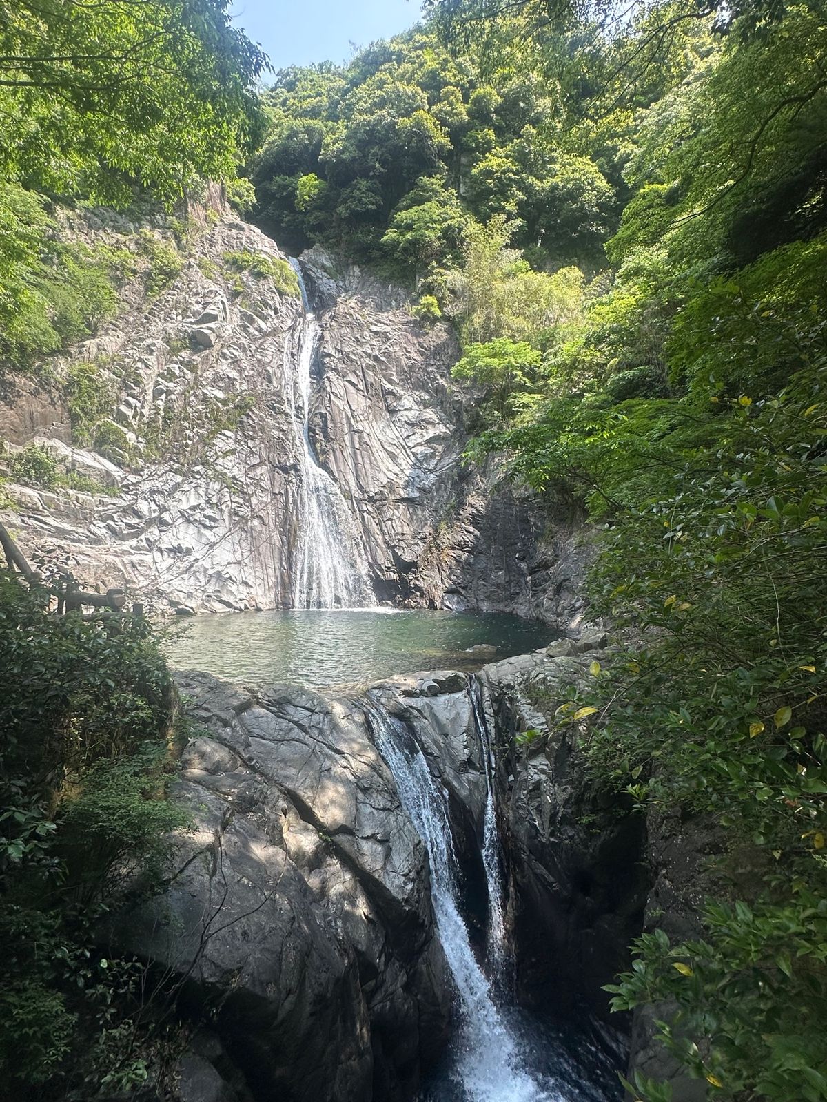 3日目！！
滝好きとして旅行のどこかでひとつは行きたかった！！
道中はほぼ...