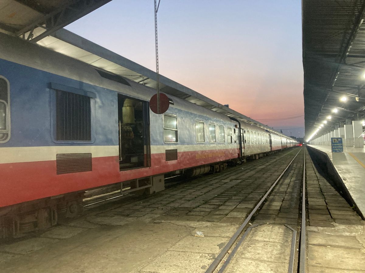 Phan Rang手前の塩田。
ファンランのTháp Chàm駅から先は初...