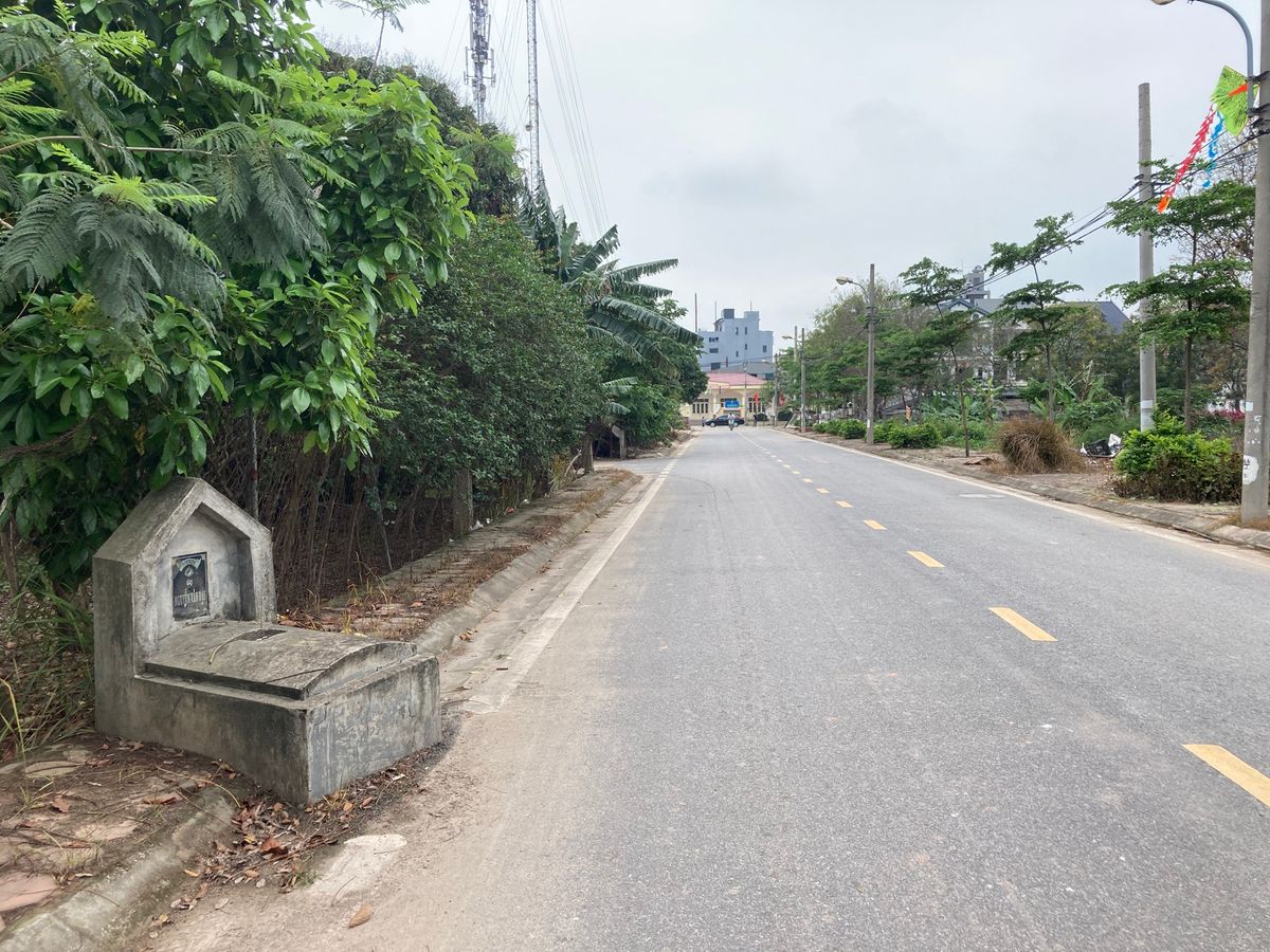 バスで終点のバッチャンに入る手前で降り、ホン川に流れ込むSông Bắc ...