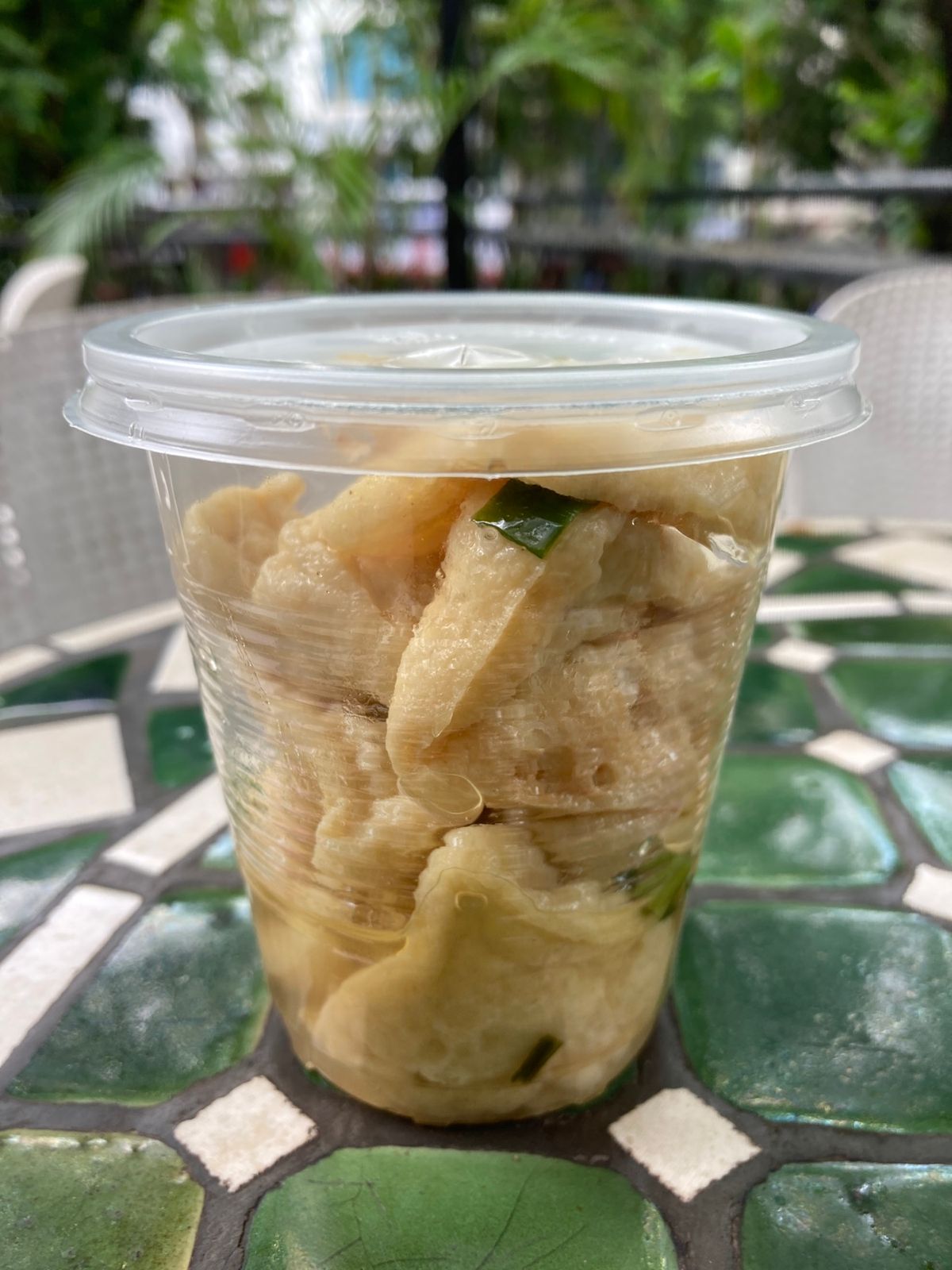 ハノイ
フォーのPhở Thìnに行く途中で鍋に入った油揚げを発見。店主の...