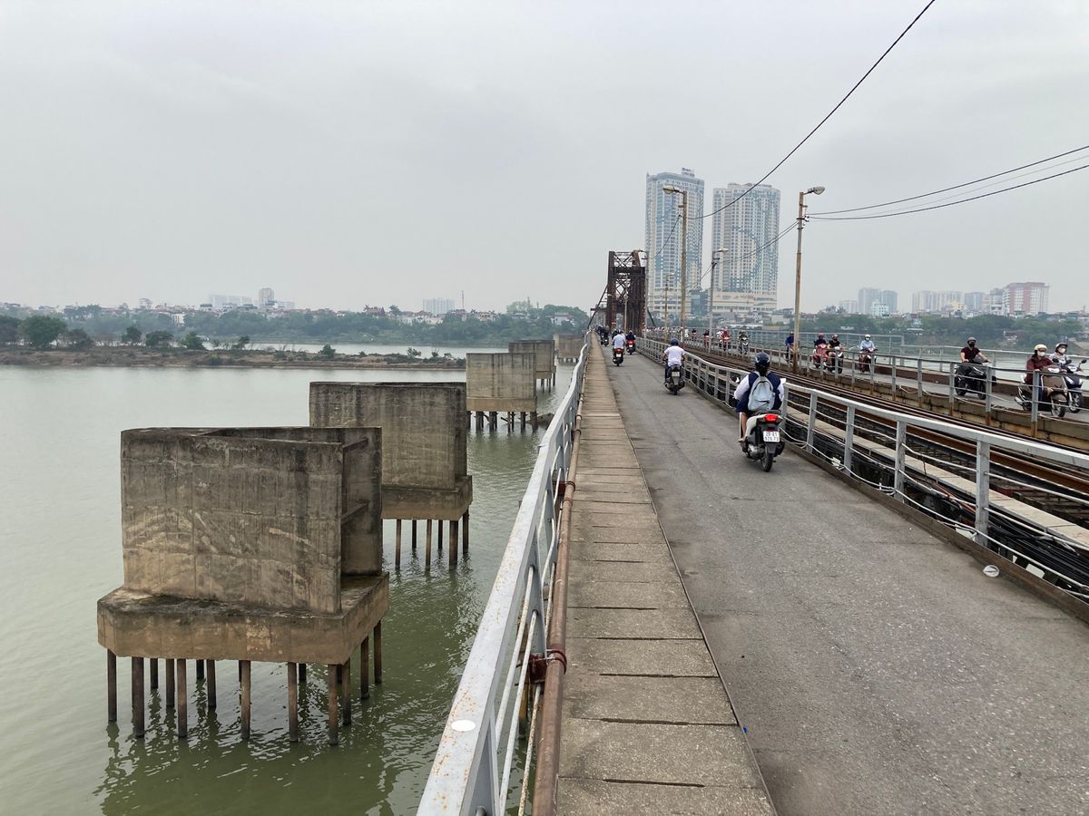 私的にハノイで一番好きなロンビエン橋cầu Long Biên散歩。旧市街...