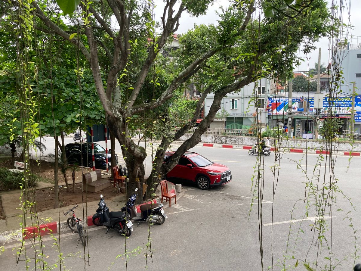 ロンビエン橋散歩で反対側まで渡りあったカフェでお茶