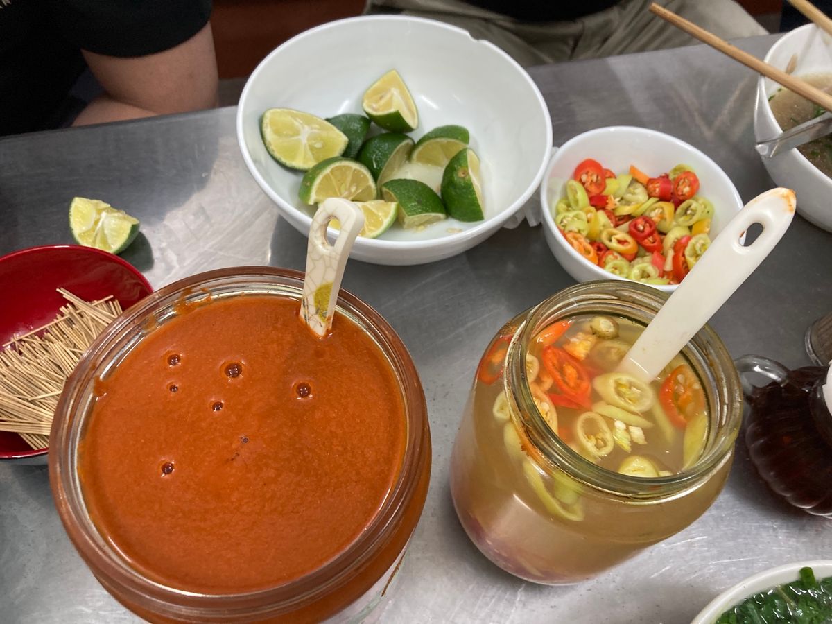 ハノイ
Lò Đúcに居たので、たぶん６〜7年振りのPhở Thìnへ。味...