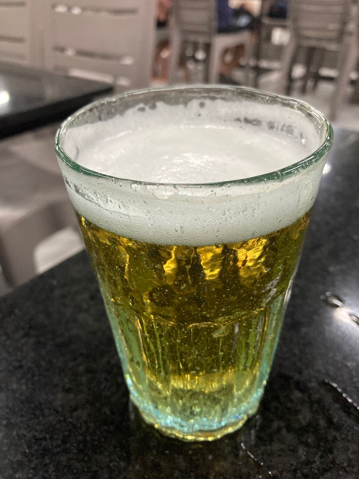 ハノイ
一軒めのビアホイが重い料理が多かったので2軒めへ。ビアホイにbò ...