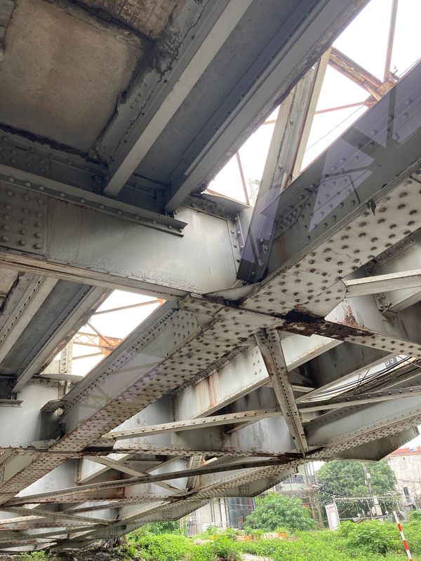 ベトナム・ハノイ「ベトナム」の写真：ロンビエン橋の下を抜け、バスで焼き物のバ...