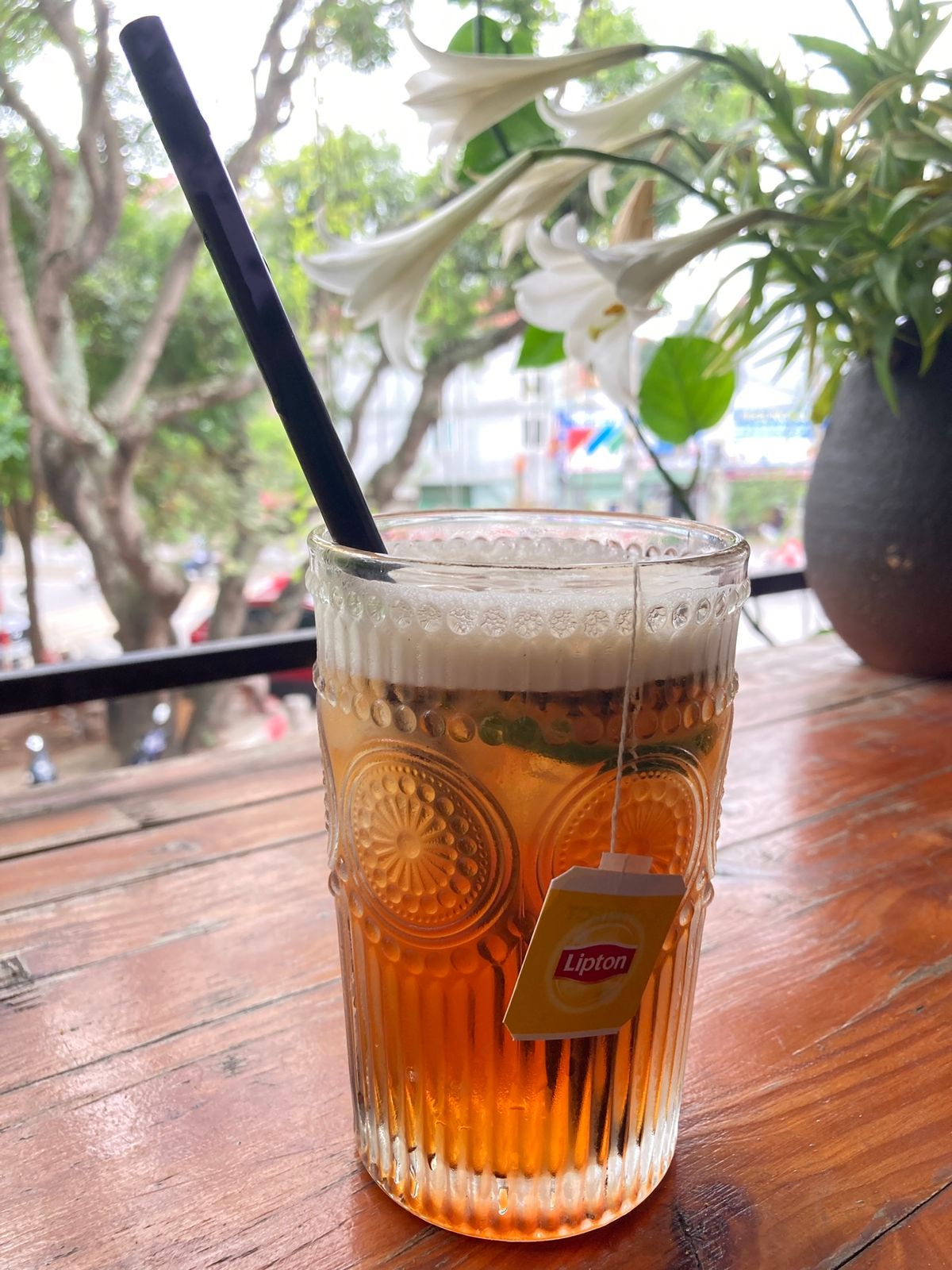 ロンビエン橋散歩で反対側まで渡りあったカフェでお茶