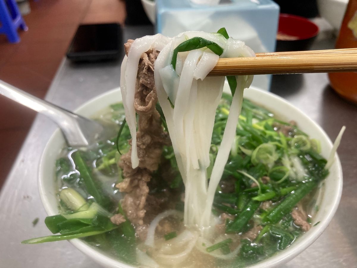 ハノイ
Lò Đúcに居たので、たぶん６〜7年振りのPhở Thìnへ。味...