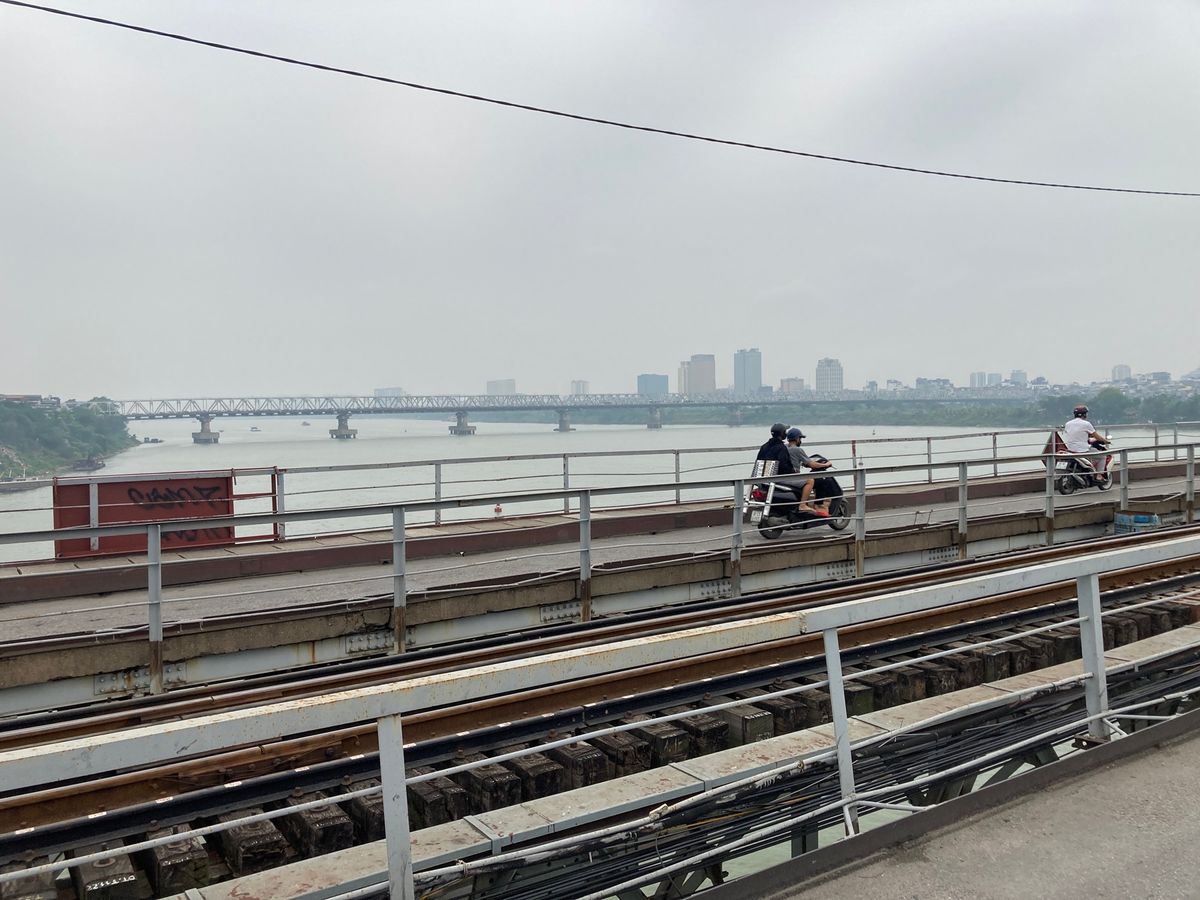 私的にハノイで一番好きなロンビエン橋cầu Long Biên散歩。旧市街...