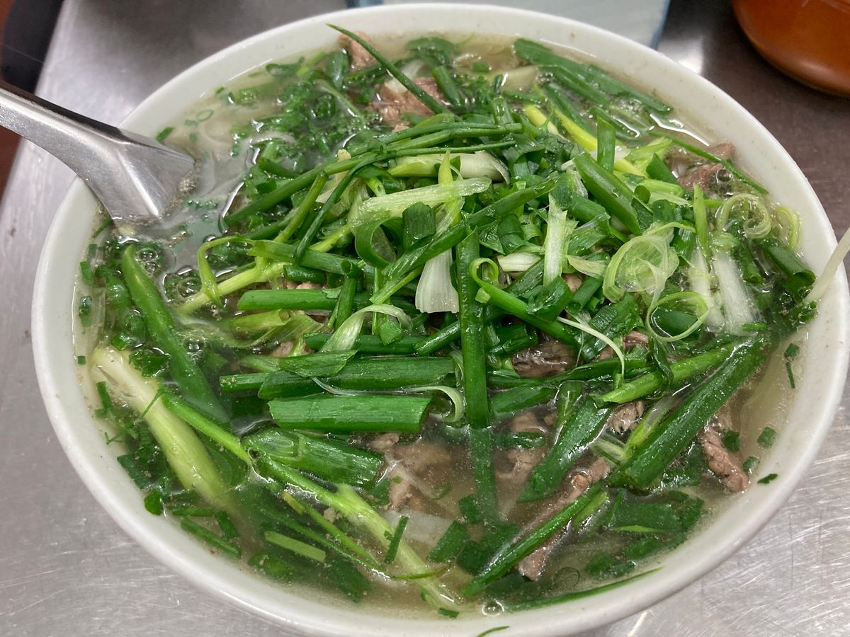 ハノイ
Lò Đúcに居たので、たぶん６〜7年振りのPhở Thìnへ。味...