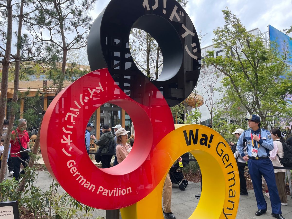 ドイツ館は、サーキュラーエコノミーやカーボンニュートラルがテーマ。説明を聞...