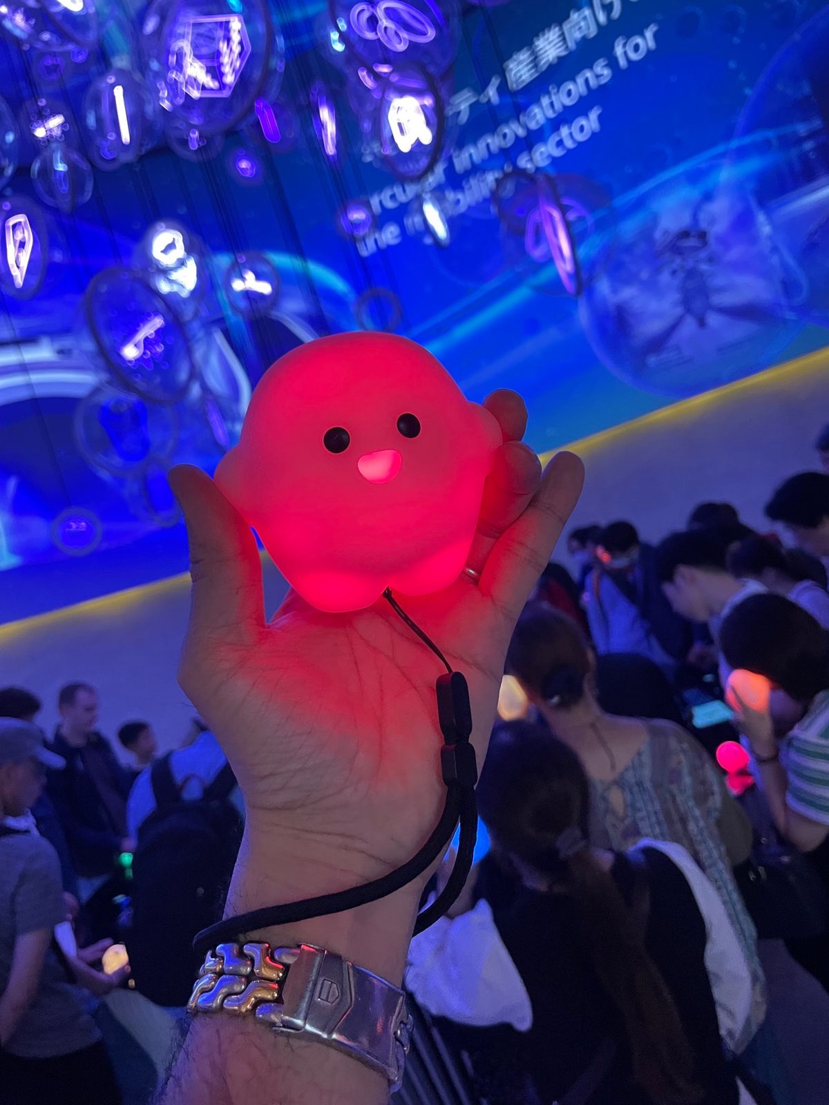 ドイツ館は、サーキュラーエコノミーやカーボンニュートラルがテーマ。説明を聞...