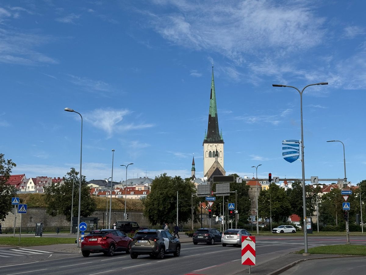 エストニア　タリン
●遠くからみたオレフ大聖堂
●オレフ大聖堂の塔
●オレ...