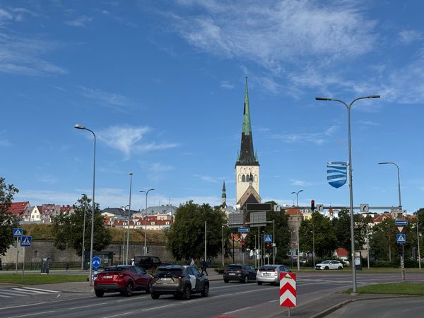 エストニア・タリン「シナモンロールを食べにフィンランドと、ちょっとエストニアを散歩」の写真：エストニア　タリン
●遠くからみたオレフ...