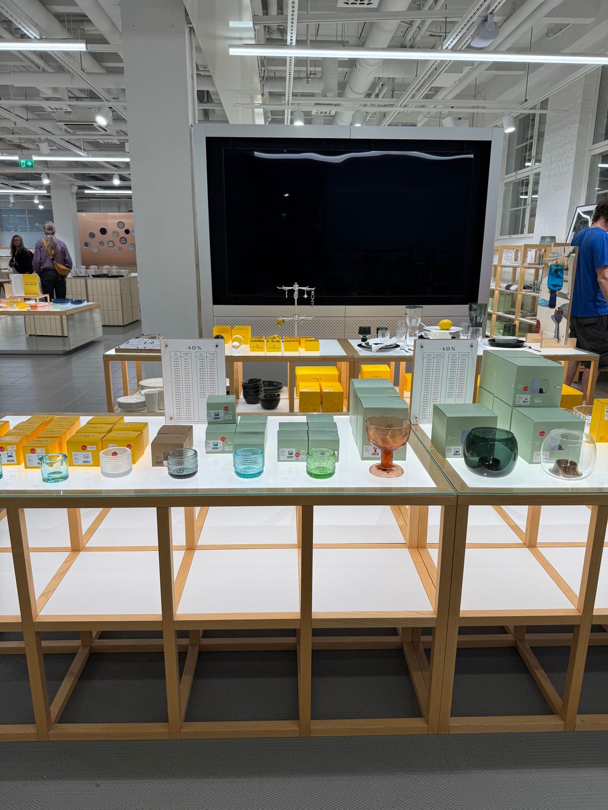 ヘルシンキ
●イッタラ・アラビア本社

ヘルシンキ中央駅のバス停からバスに...