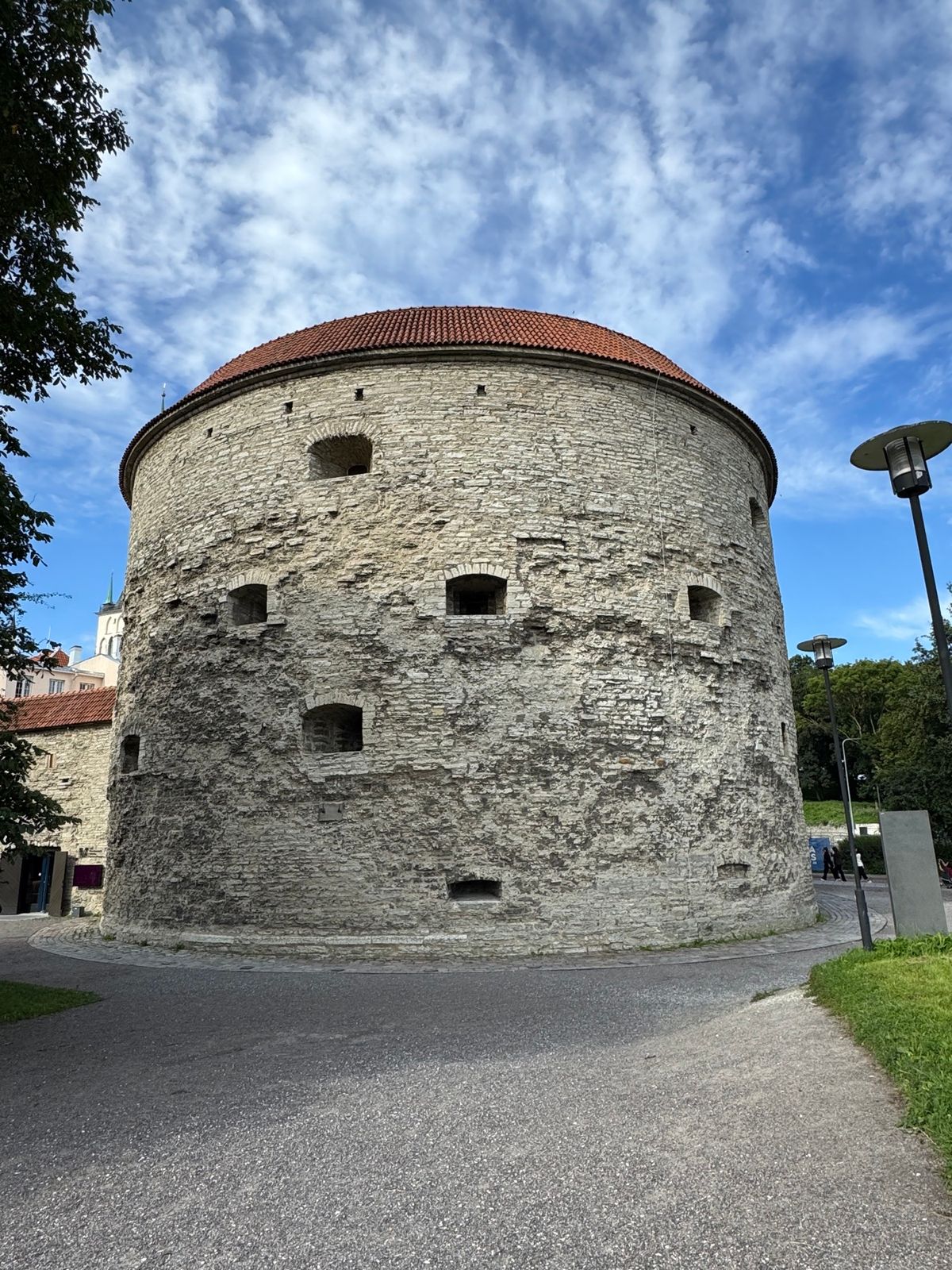 エストニア　タリン
●太っちょのマルゲリータと城門（世界遺産）
●太っちょ...