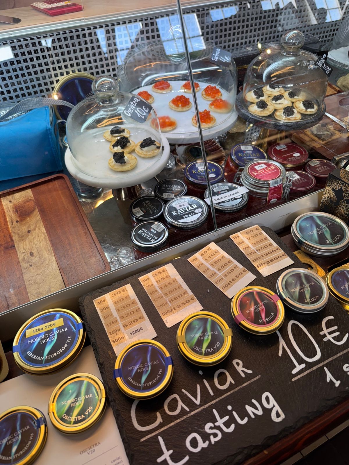 ヘルシンキ
●ヘルシンキ大聖堂
●ウスペンスキー大聖堂
●建物の中にたくさ...