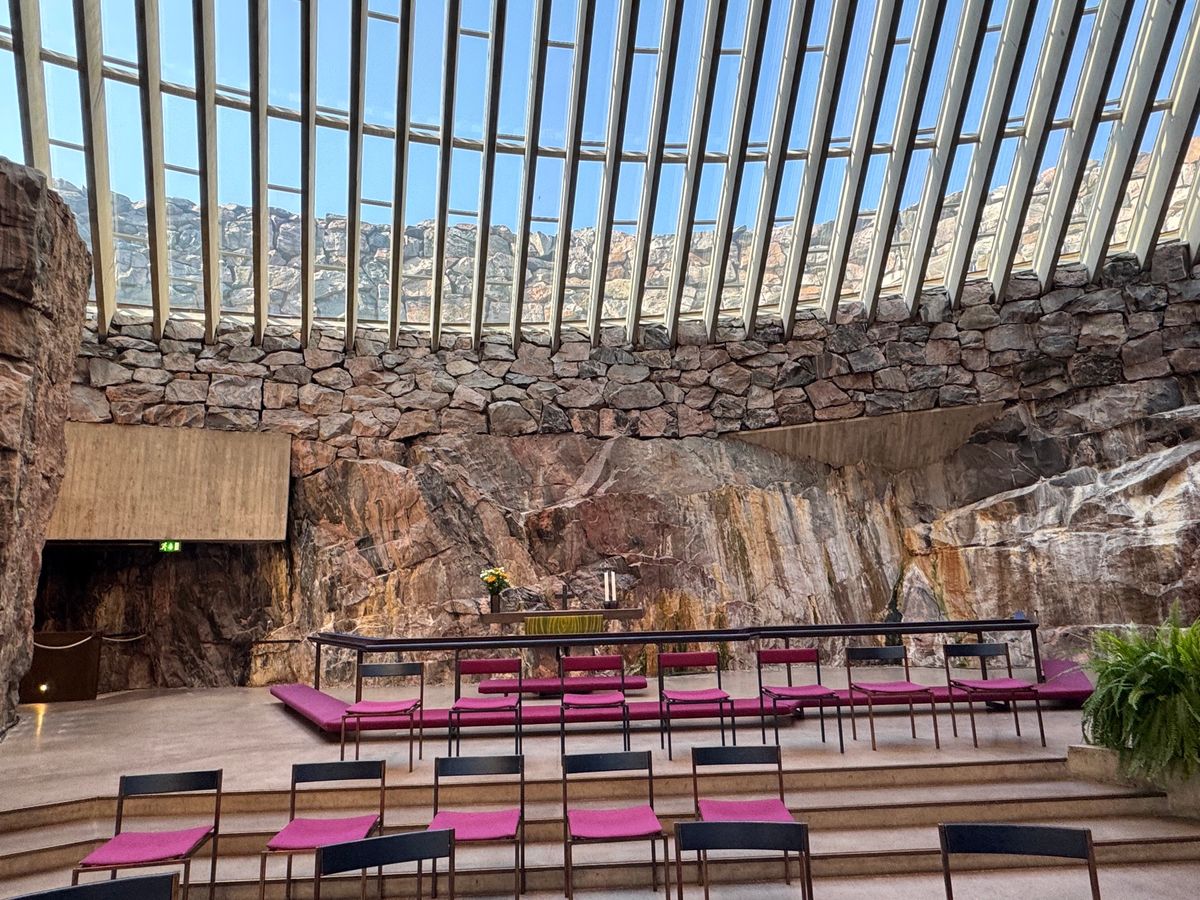 ヘルシンキ
●テンペリアウキオ教会外観
●テンペリアウキオ教会の内部
●テ...