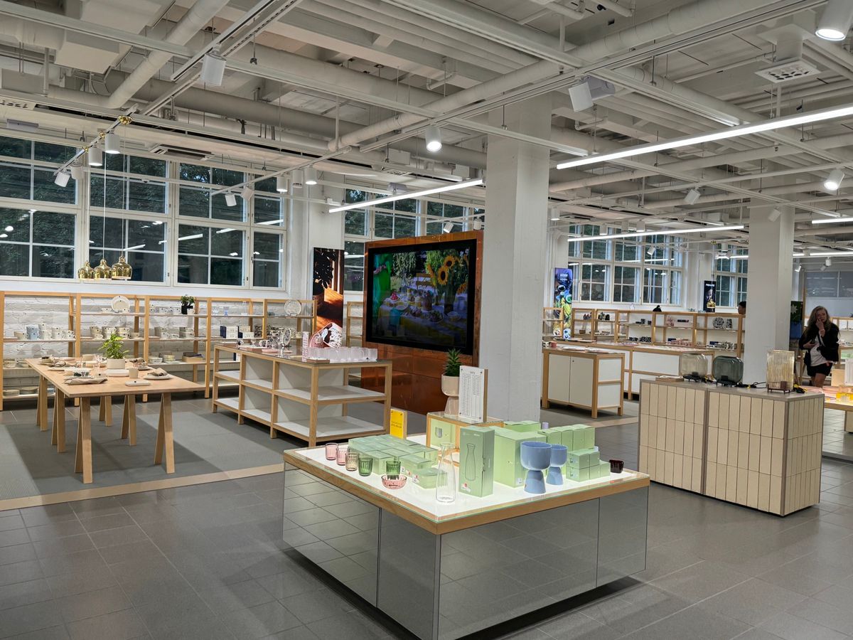 ヘルシンキ
●イッタラ・アラビア本社

ヘルシンキ中央駅のバス停からバスに...