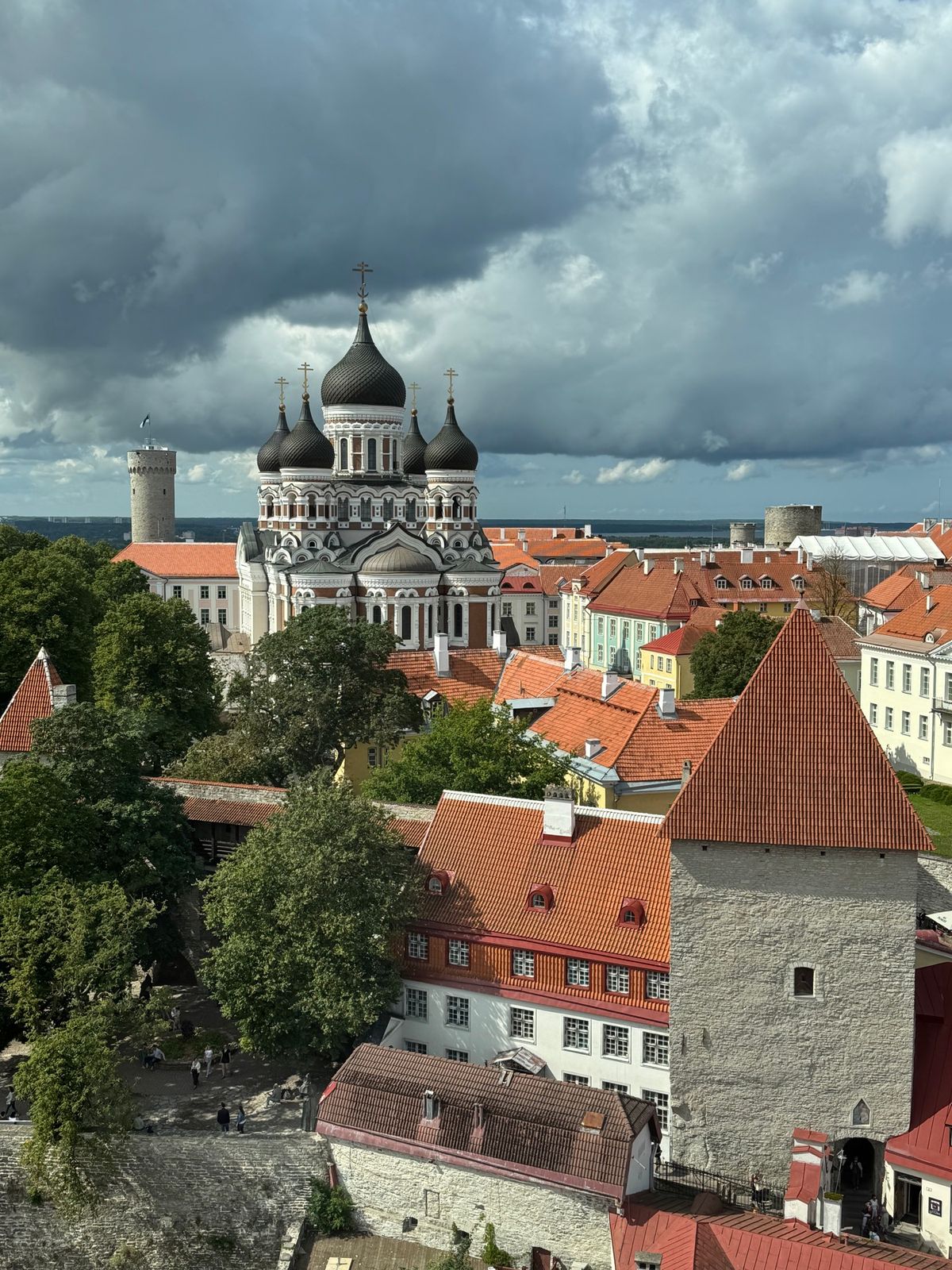 エストニア　タリン
●アレキサンドル・ネフスキー大聖堂
●アレフ大聖堂の塔...