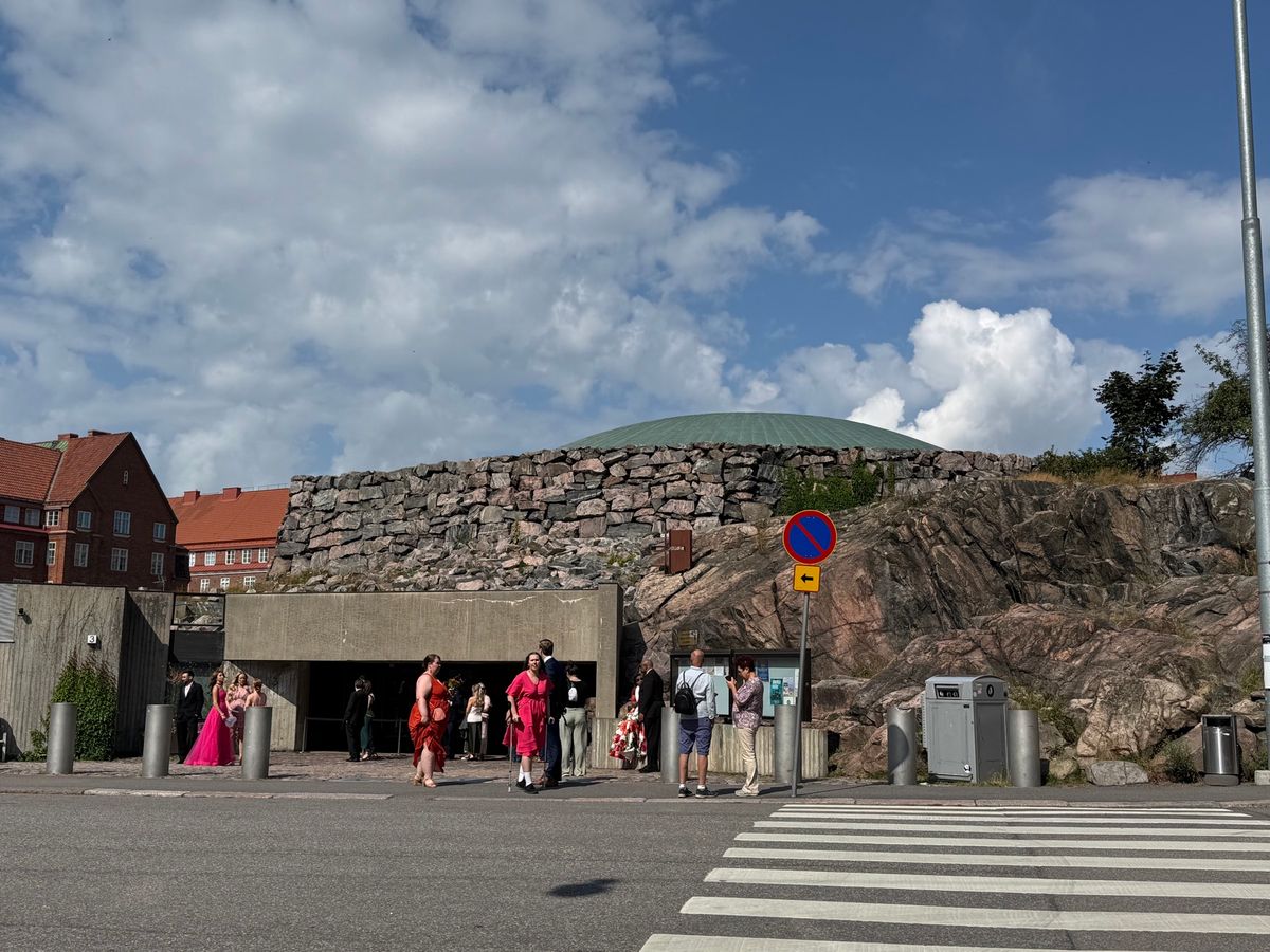 ヘルシンキ
●テンペリアウキオ教会外観
●テンペリアウキオ教会の内部
●テ...