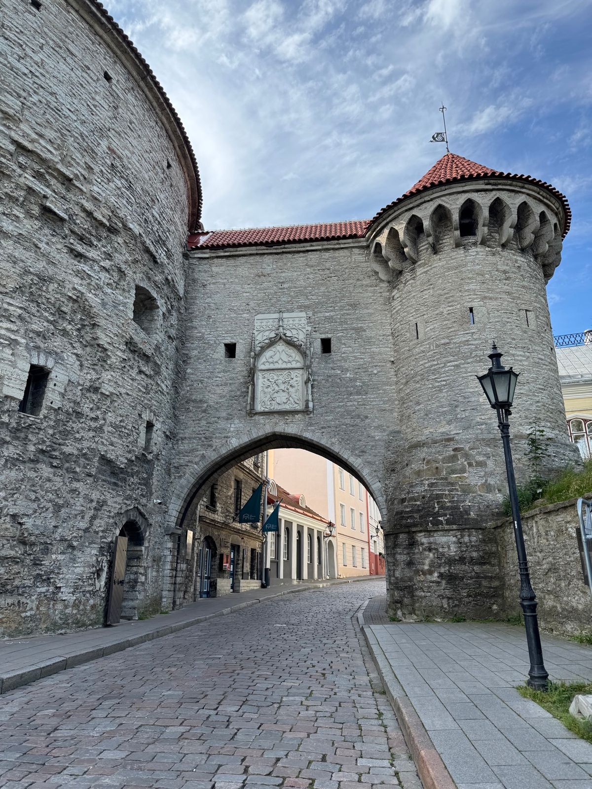 エストニア　タリン
●太っちょのマルゲリータと城門（世界遺産）
●太っちょ...