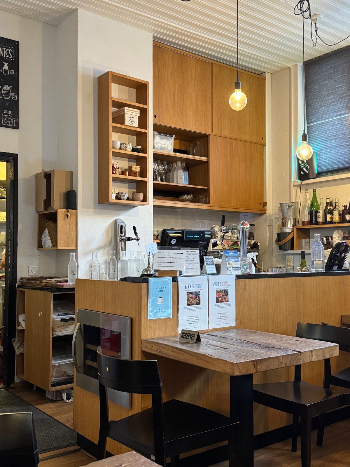 ヘルシンキ
●かもめ食堂の入り口
●かもめ食堂の店内
●かもめので食べた「...