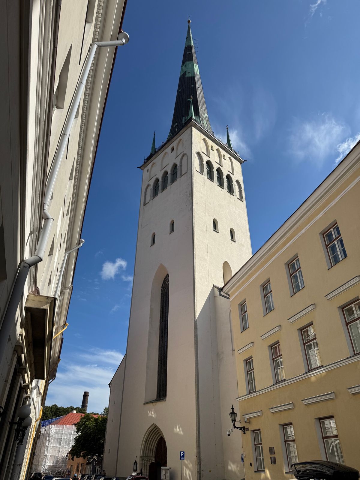 エストニア　タリン
●遠くからみたオレフ大聖堂
●オレフ大聖堂の塔
●オレ...