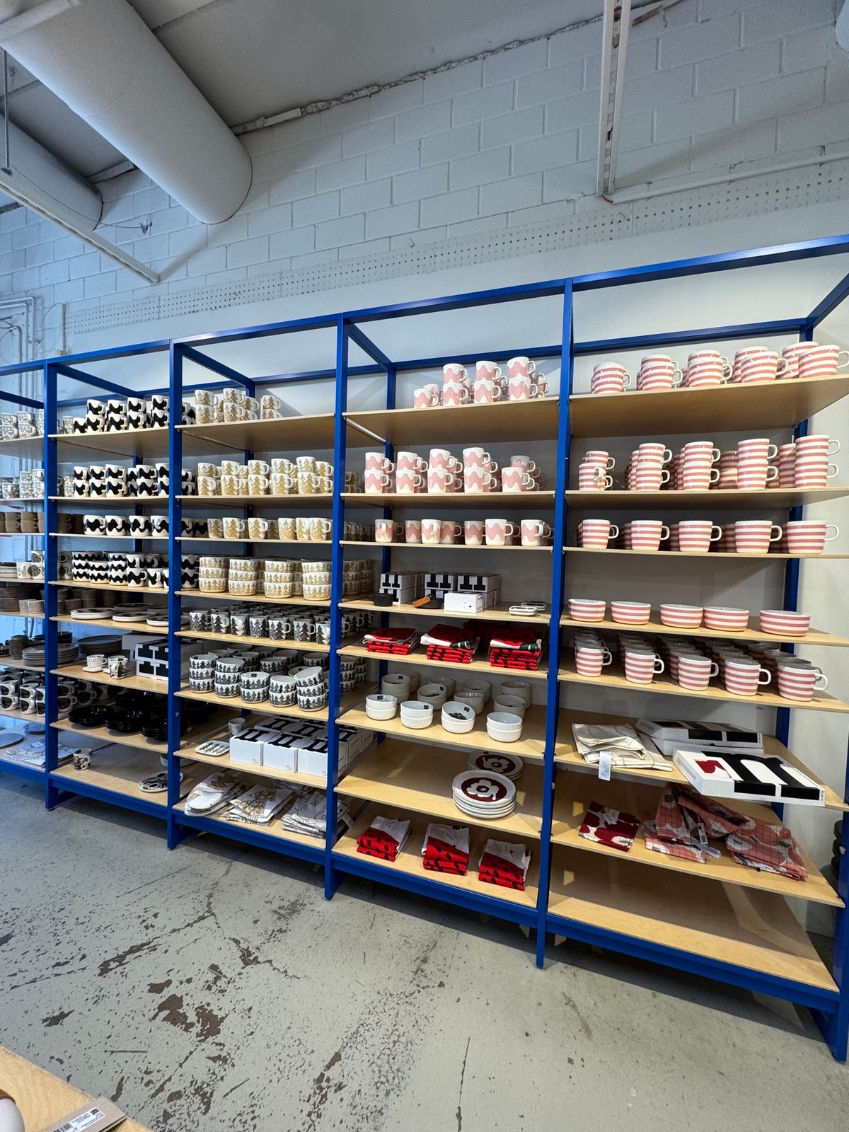 ヘルシンキ
●マリメッコ本社

セントラル液から地下鉄に乗り、マリメッコの...