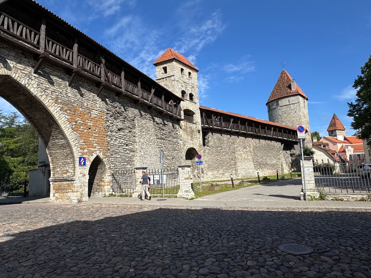 エストニア　タリン
●アレキサンドル・ネフスキー大聖堂
●アレフ大聖堂の塔...