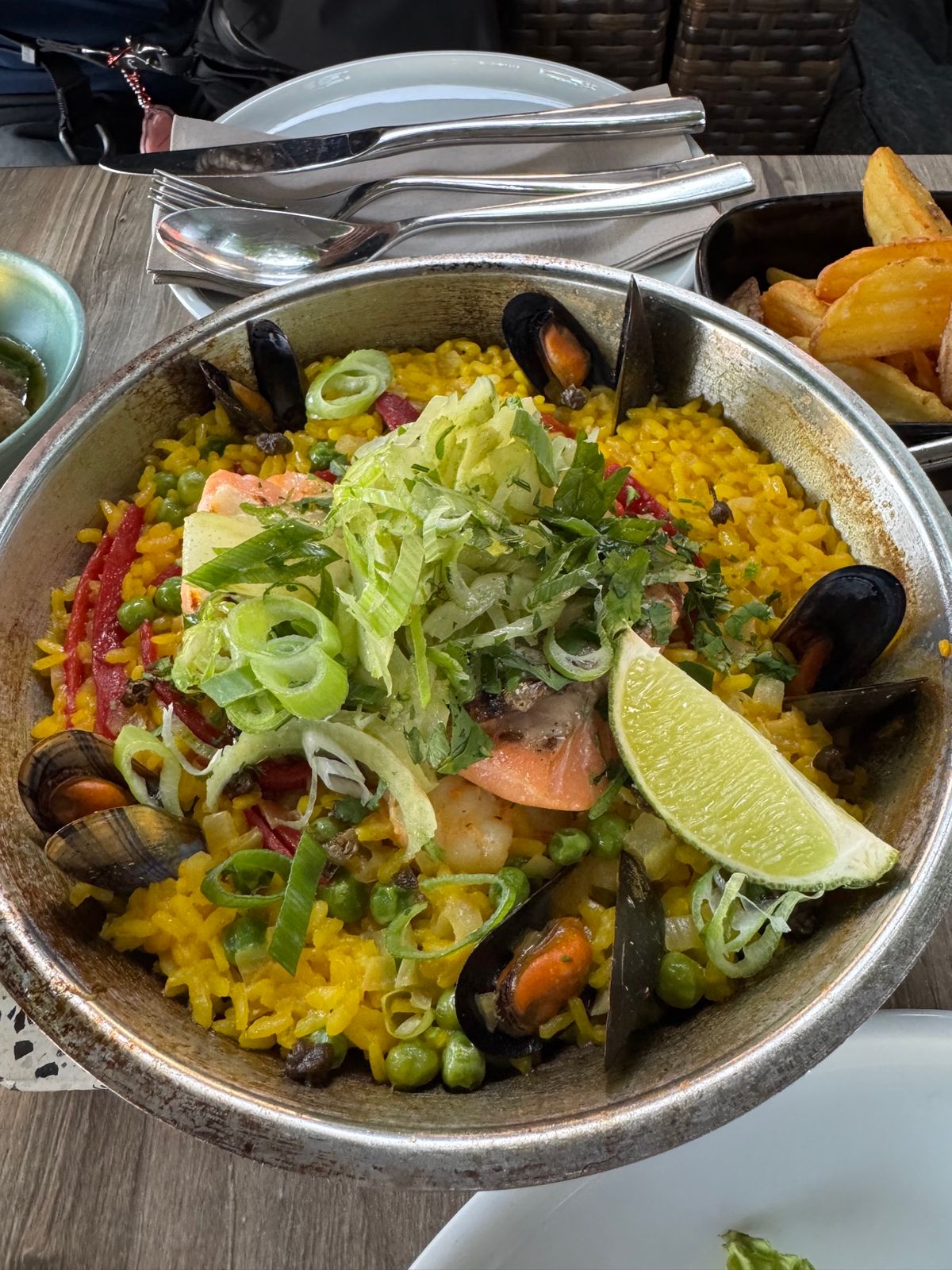 ヘルシンキ
●CASA LARGO
ホテルの1階にあるスペイン料理店。
値...