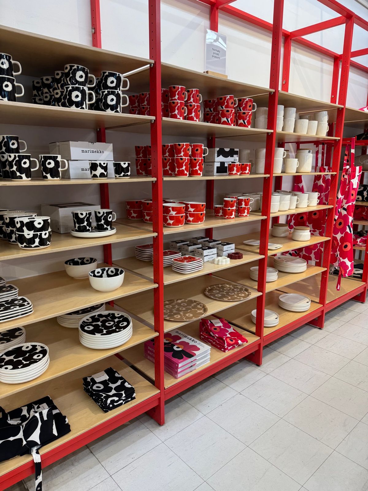 ヘルシンキ
●マリメッコ本社

セントラル液から地下鉄に乗り、マリメッコの...