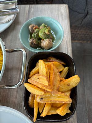 ヘルシンキ
●CASA LARGO
ホテルの1階にあるスペイン料理店。
値...