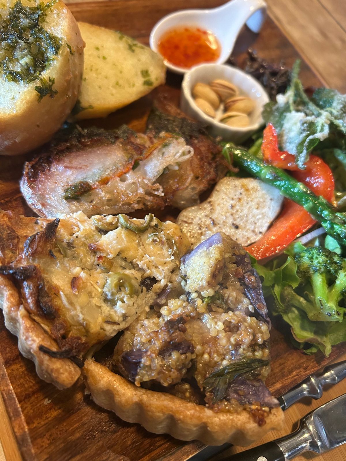 新千歳空港から富良野に向かう途中、南富良野にある《IPPO》という店でラン...