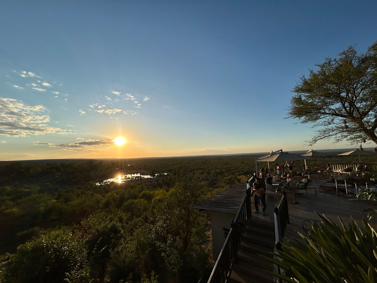 ホテルは”Lukuthura lodges “というロッジタイプの部屋に泊...