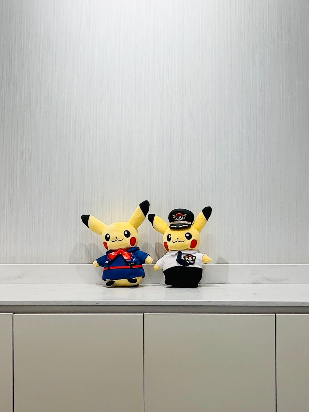 電車で間に合うと思っていたのに、意外と始発が遅く微妙なので今回はバスで空港...