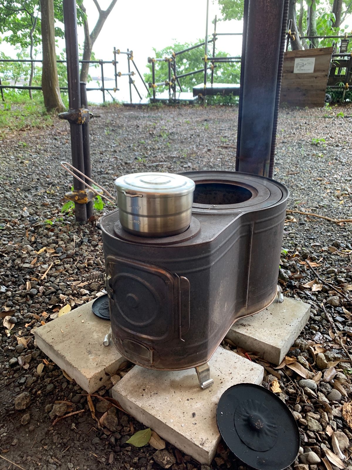 なんとか雨も小降りになってきました(^^)