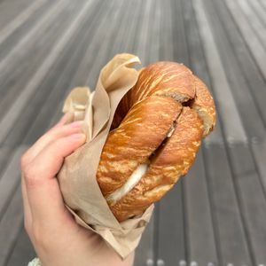 食！！
1.2枚目…UNOポートインのベーグル屋さん。BPBでピーナッツバ...