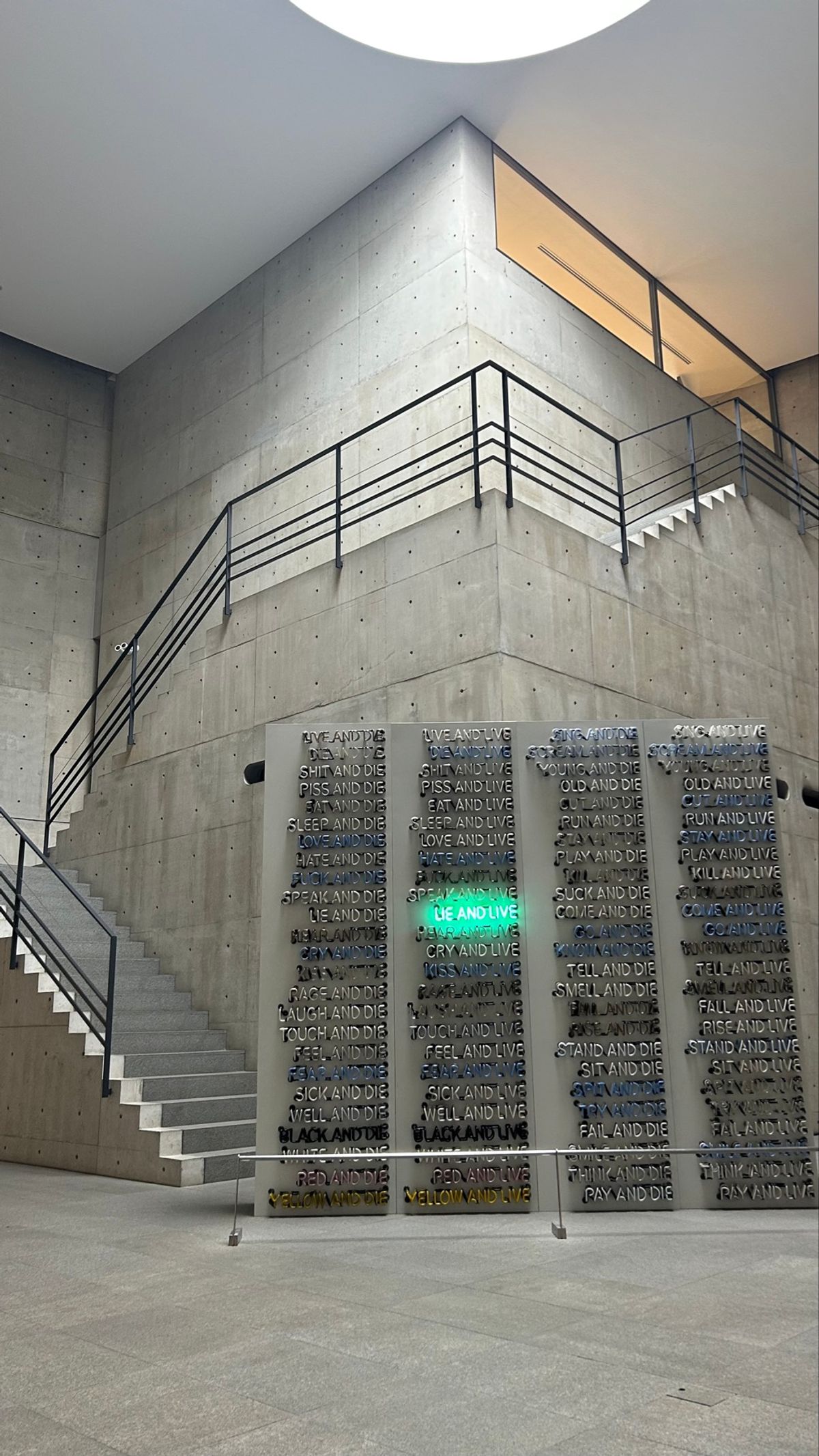 ベネッセミュージアム
どこもかしこも魅力たっぷりで歩くの楽しかったな〜。モ...