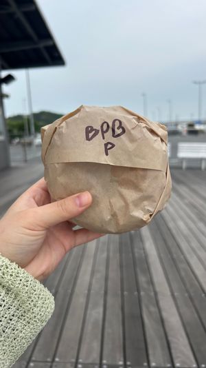 食！！
1.2枚目…UNOポートインのベーグル屋さん。BPBでピーナッツバ...