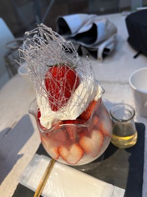 日帰り温泉後、いちごパフェ