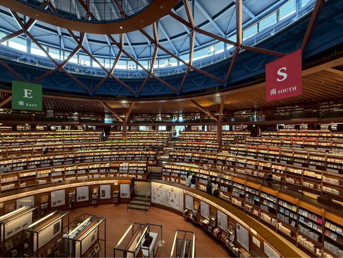 時間あったので金沢図書館へ
この後図書館併設のカフェでバスまで3分時間あっ...