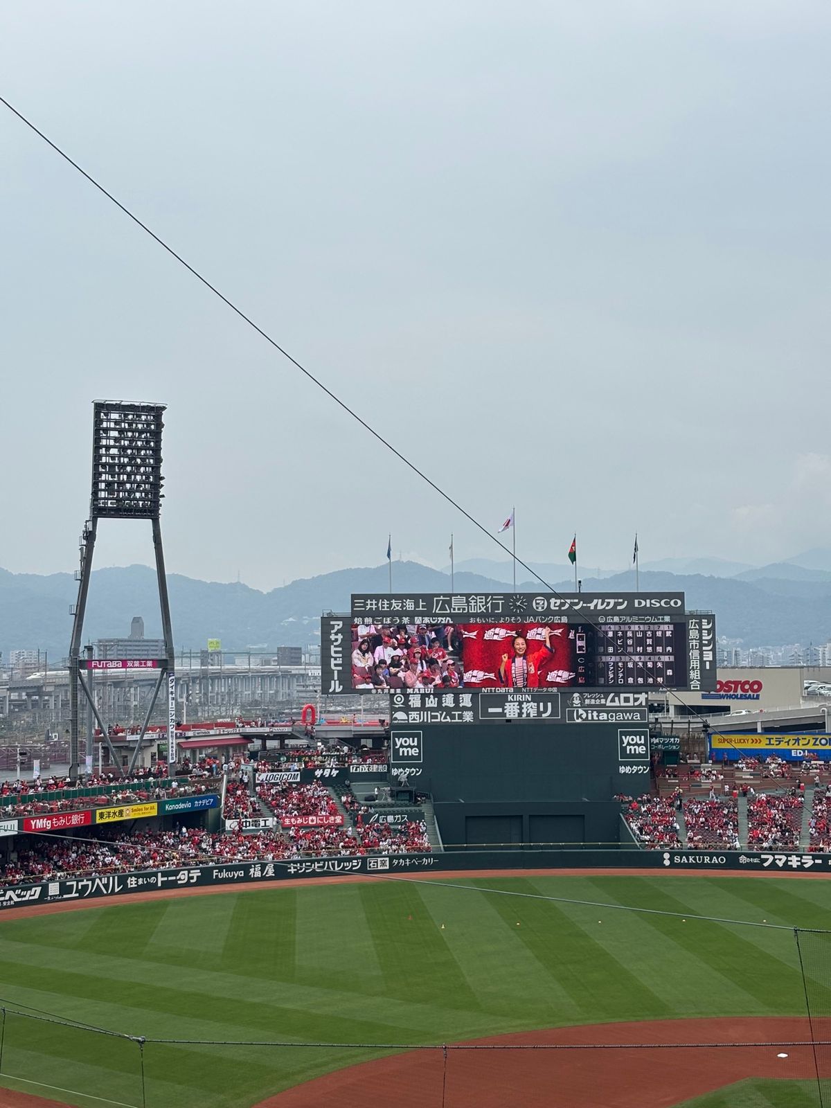 宮島で牡蠣&穴子
マツダスタジアムで交流戦
〆はお好み焼き