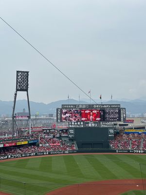 宮島で牡蠣&穴子
マツダスタジアムで交流戦
〆はお好み焼き