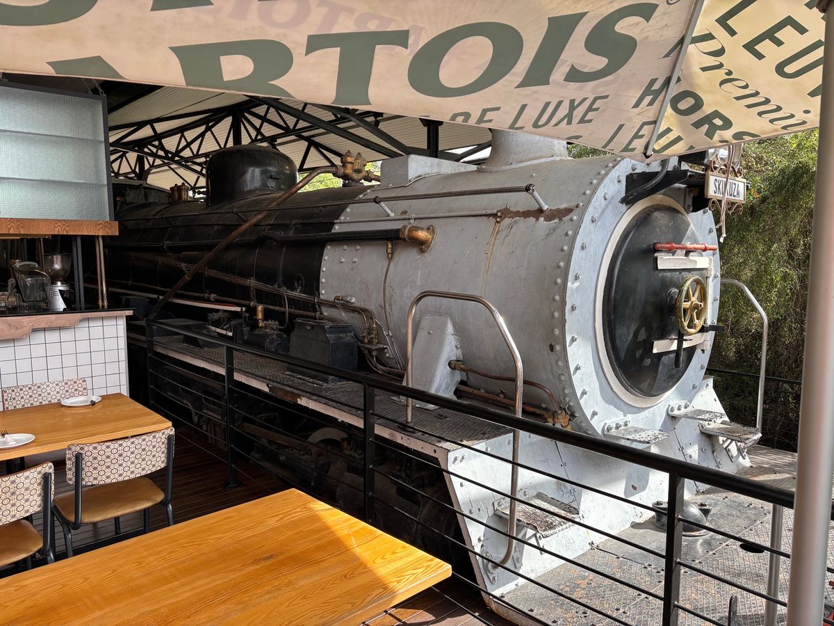 スククザにあるレストランが駅をモチーフにしており大変ユニークでした。