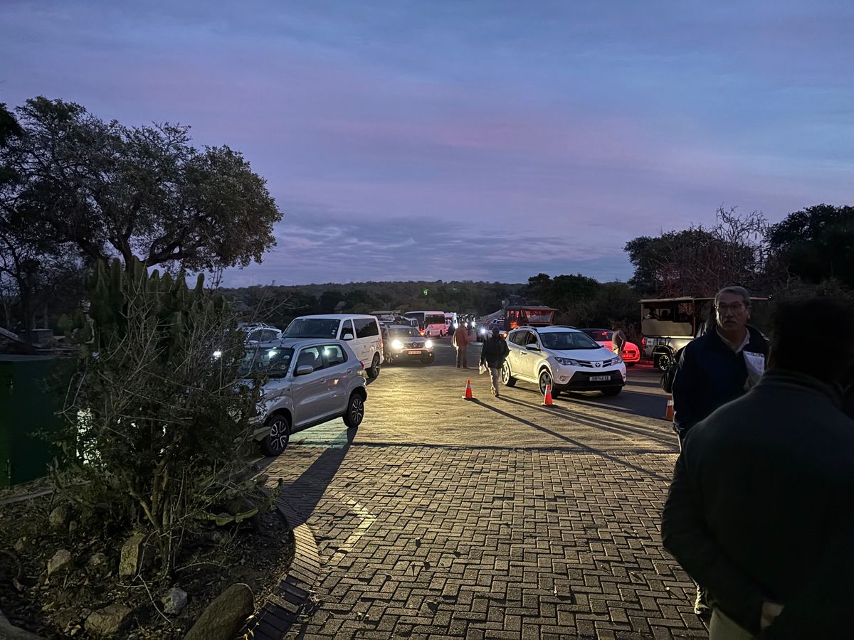 本日は自走ではなく、viatorで予約した1日ツアーに参加しました。朝5時...