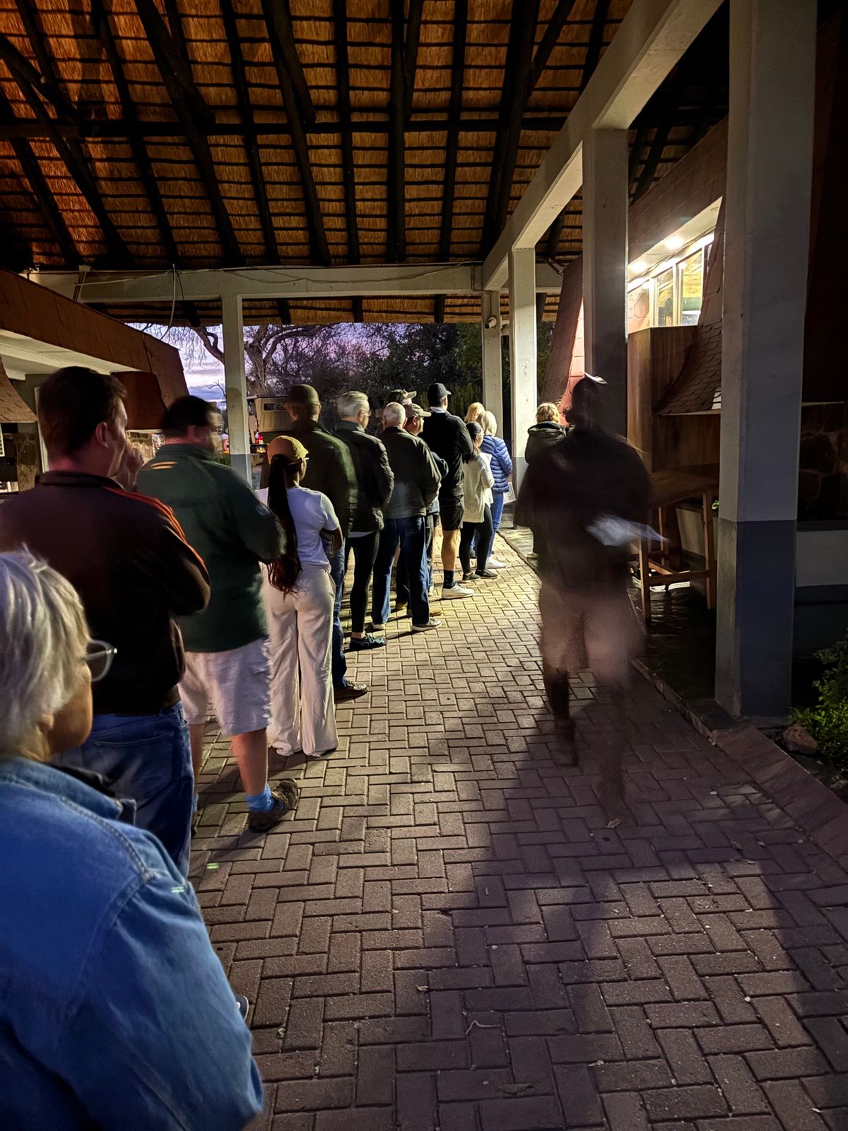 本日は自走ではなく、viatorで予約した1日ツアーに参加しました。朝5時...