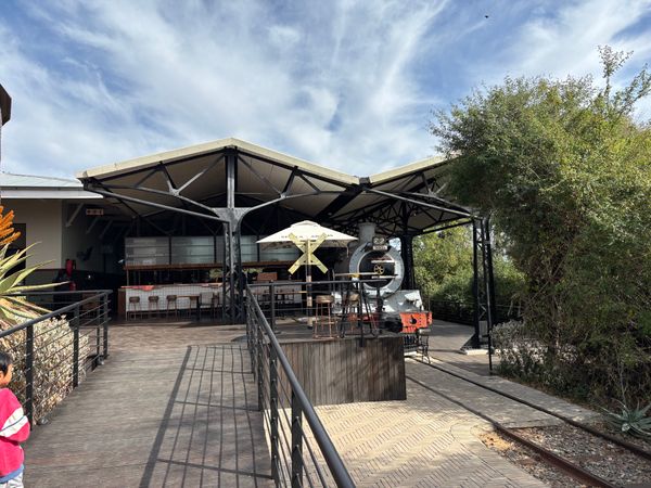 南アフリカ・クルーガー国立公園「クルーガー国立公園」の写真：スククザにあるレストランが駅をモチーフに...